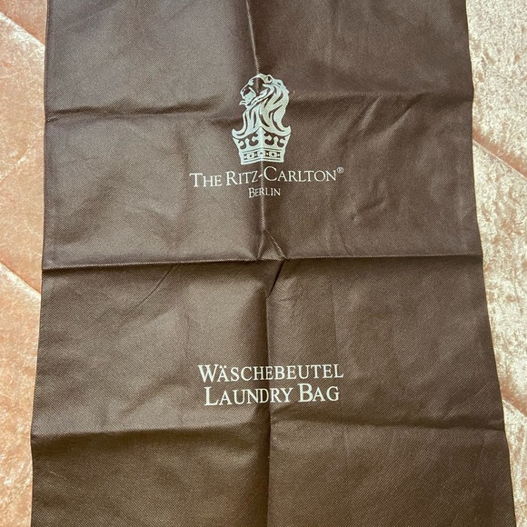 Ritz Carlton Berlin large laundry bag - Picture 2 of 2